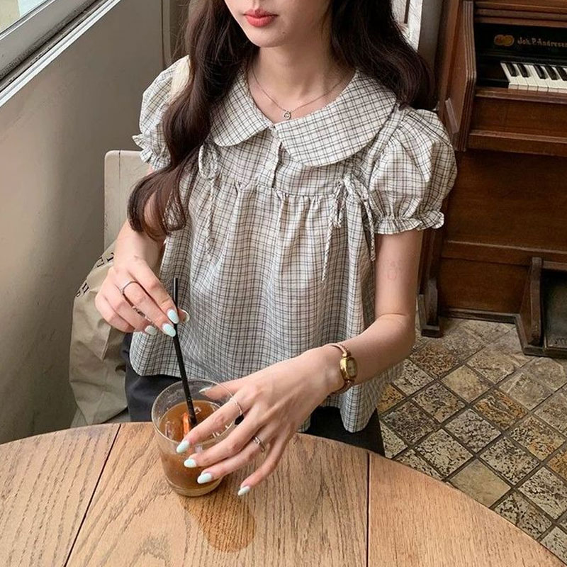 Female Clothing Preppy Style D - Vintage Collectible Buttons recension och pris