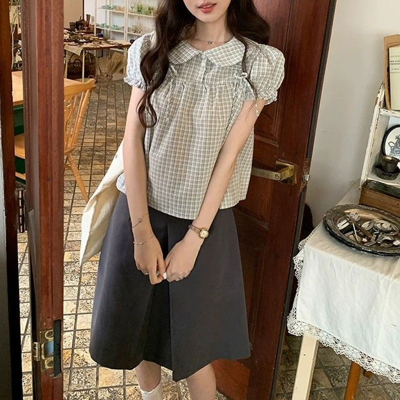 Female Clothing Preppy Style D - Vintage Collectible Buttons recension och pris