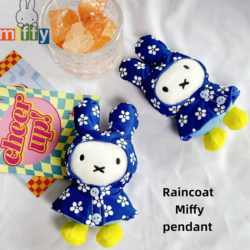 Miffy Raincoat Plush Keychain  - Vintage Item recension och pris